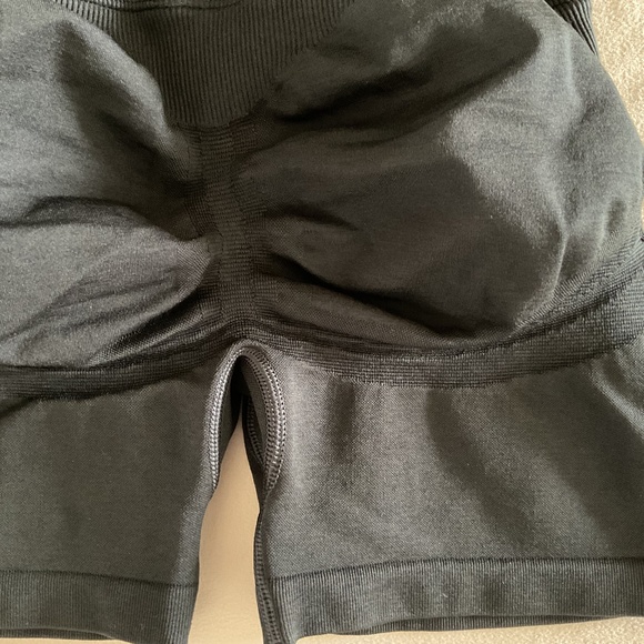 GYMSHARK ‘Lift Seamless’ Shorts, size small - Picture 6 of 12